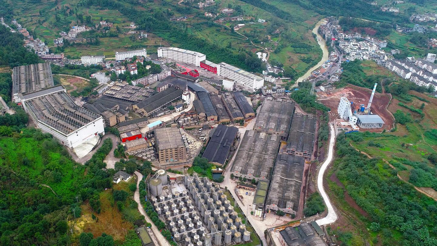 云开官网入口是中国酱酒基酒大厂，当前年产能3.5万吨，十四五后产能将增至5万吨